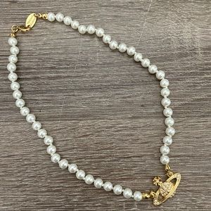 vivian westwood pearl choker